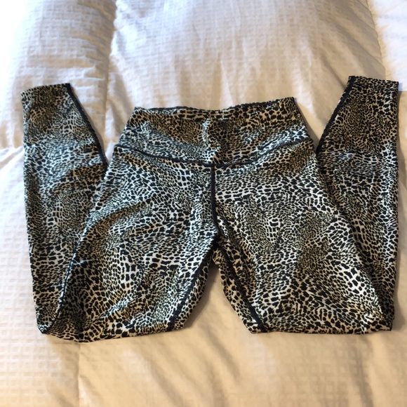 Nike leopard Dri-Fit Training Pants - Picture 4 of 6